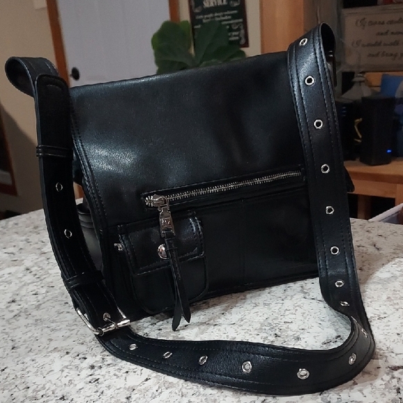 True Religion Classic Messanger Bag - Picture 2 of 11